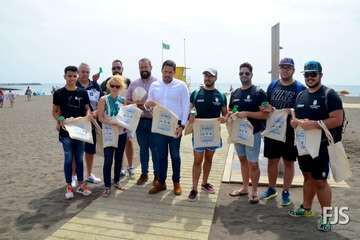 El Ayuntamiento impulsa una nueva campaña de concienciación medioambiental en las playas del municipio (Foto TA)